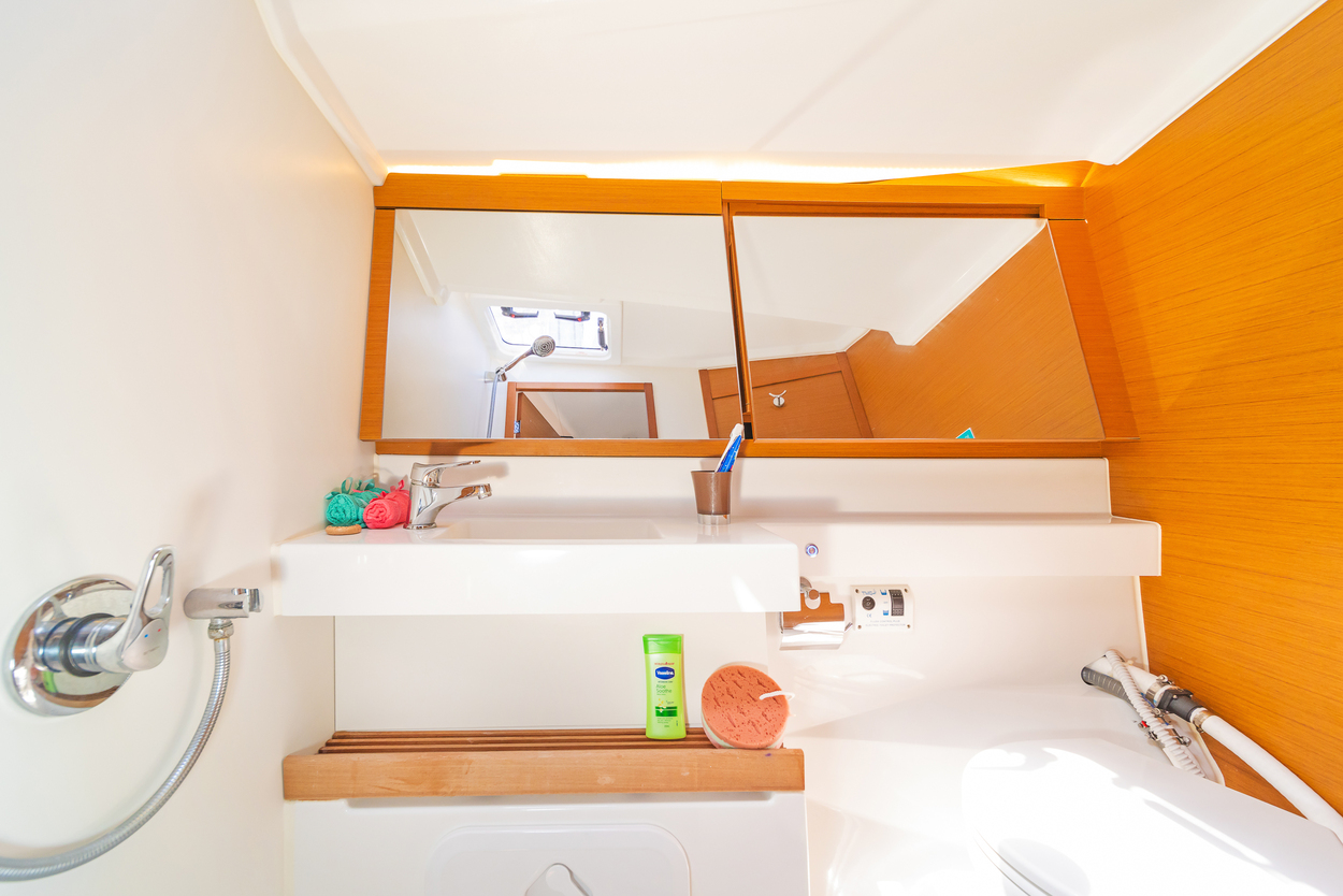 Sun Odyssey 440 - 4 cab. — photo 20