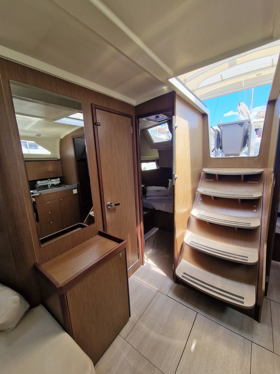 Oceanis 41.1 — photo 11