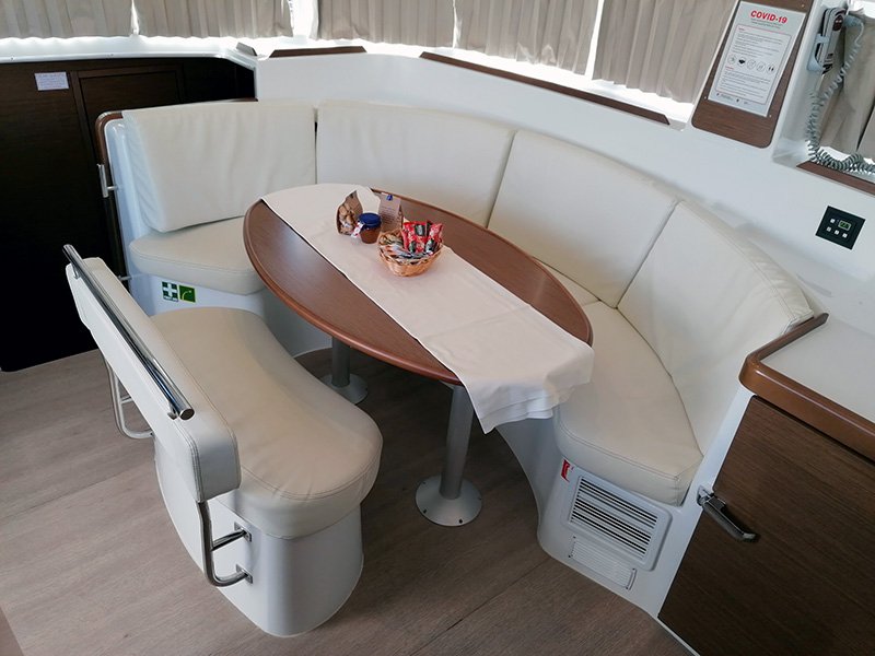 Lagoon 380 - 4 + 2 cab. — photo 11