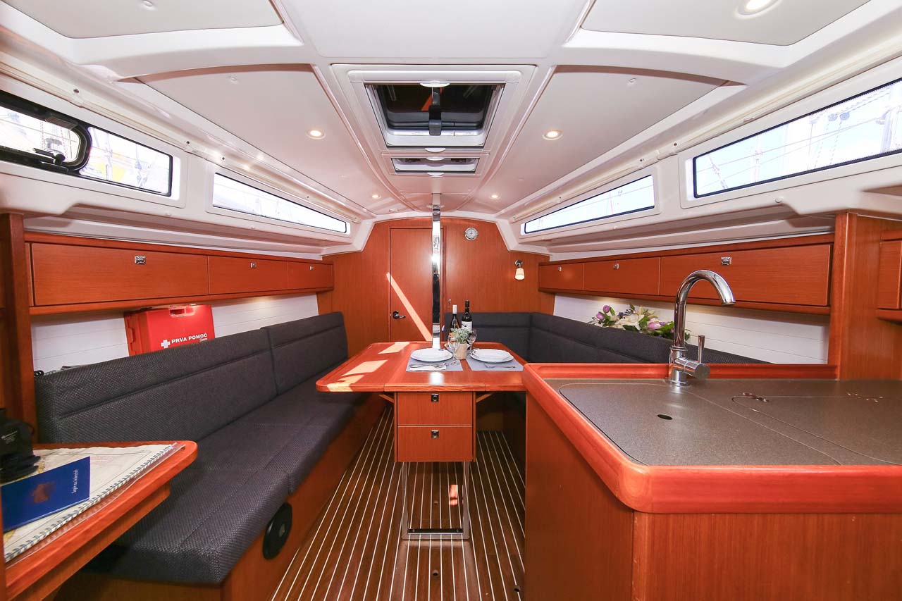 Bavaria Cruiser 33 — photo 8