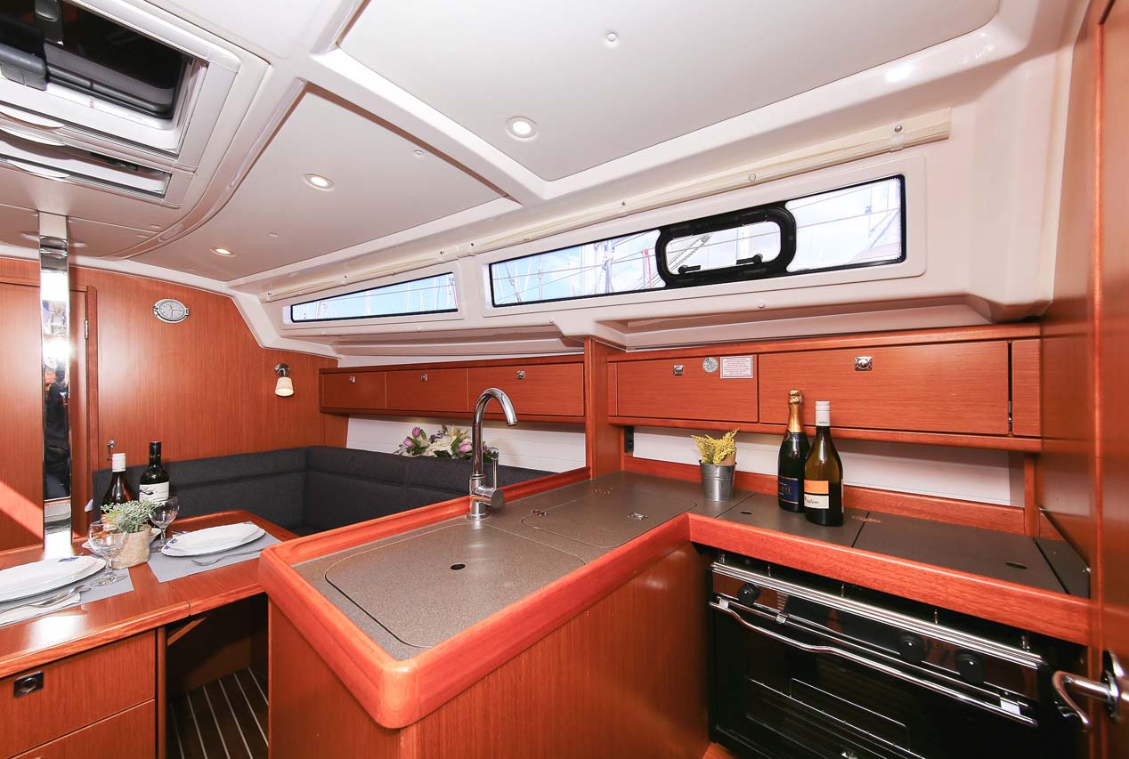 Bavaria Cruiser 33 — photo 9