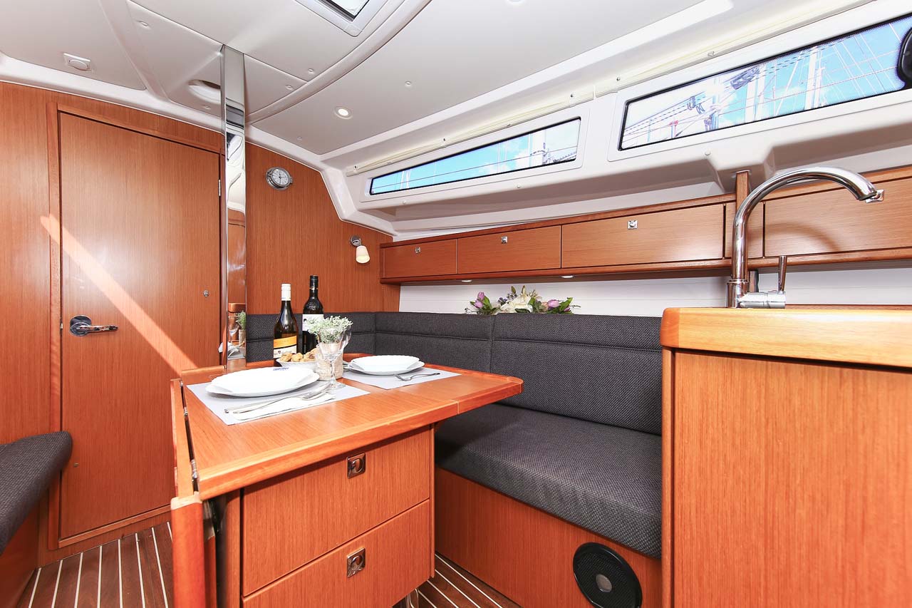 Bavaria Cruiser 33 — photo 10