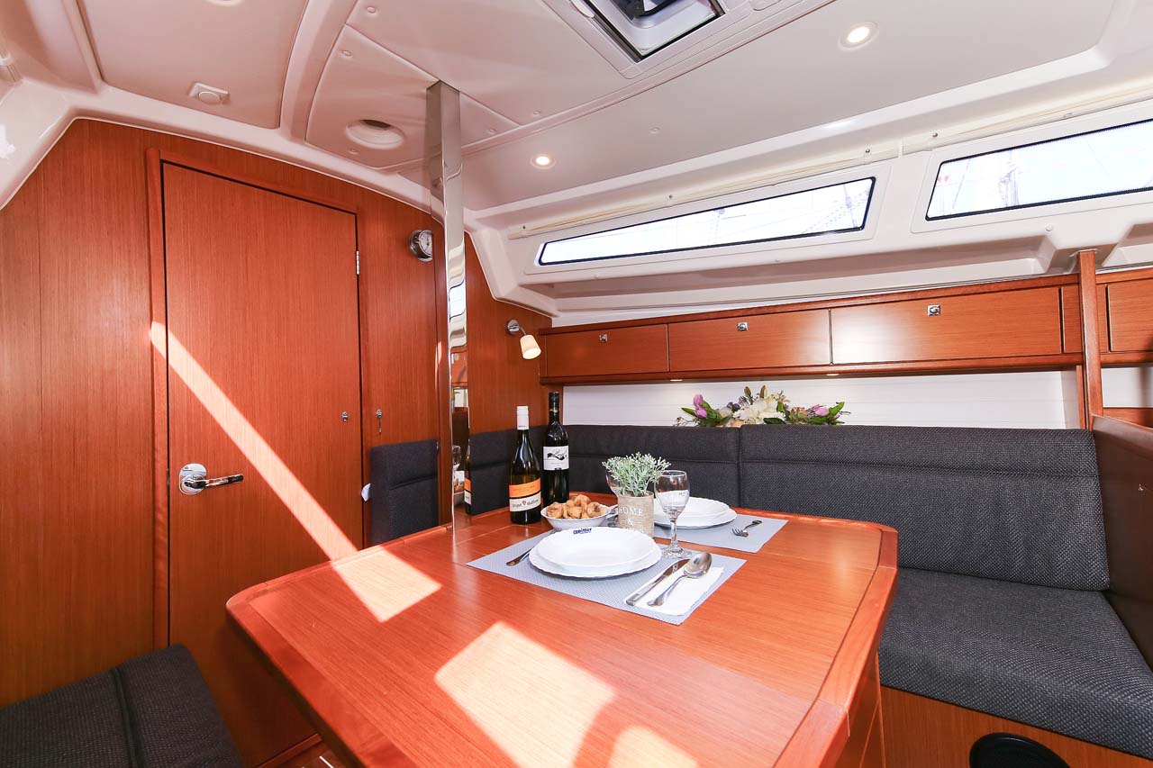 Bavaria Cruiser 33 — photo 11