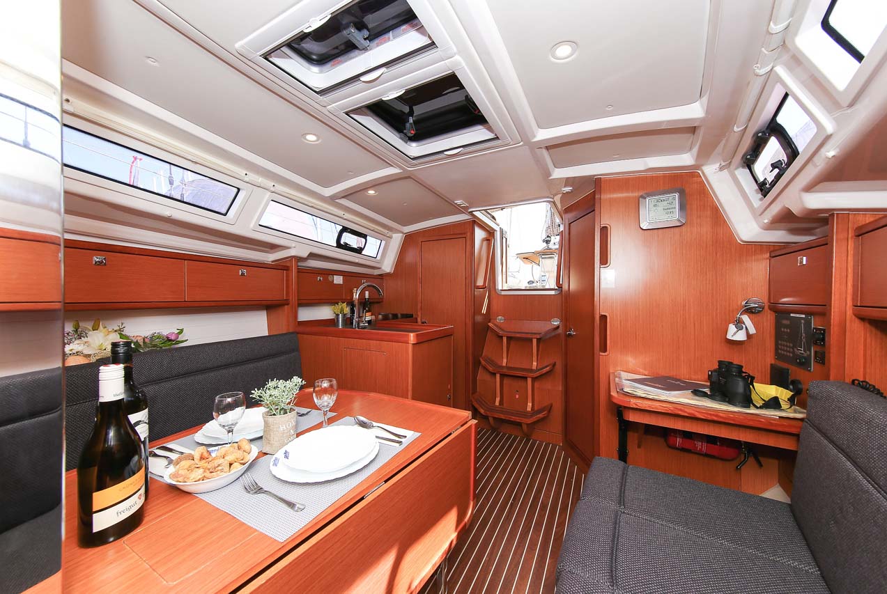Bavaria Cruiser 33 — photo 12