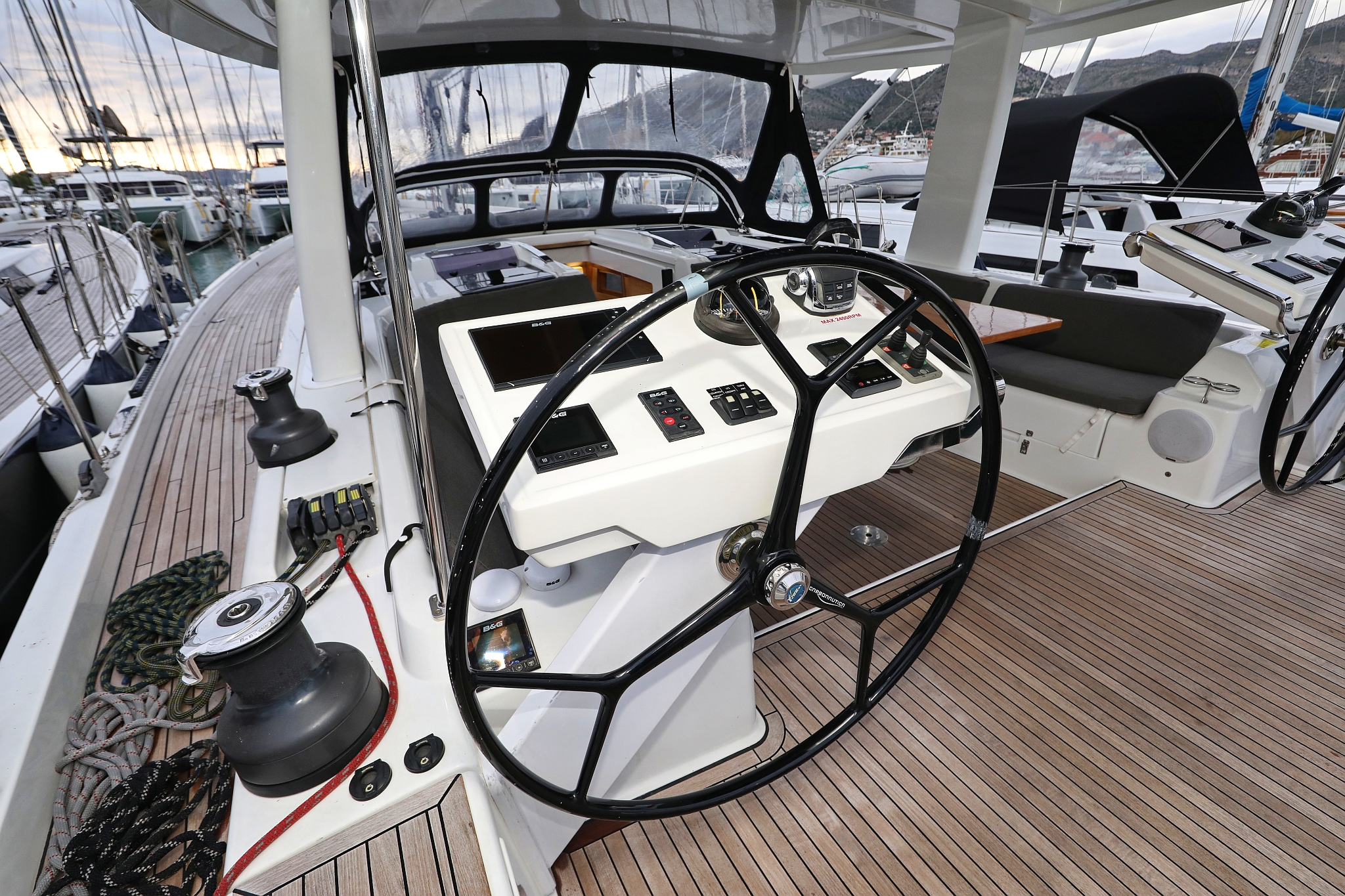 Hanse 588 - 5 + 1 cab. — photo 4