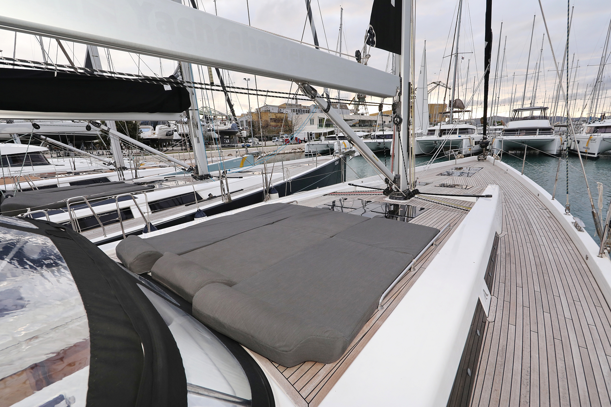 Hanse 588 - 5 + 1 cab. — photo 10