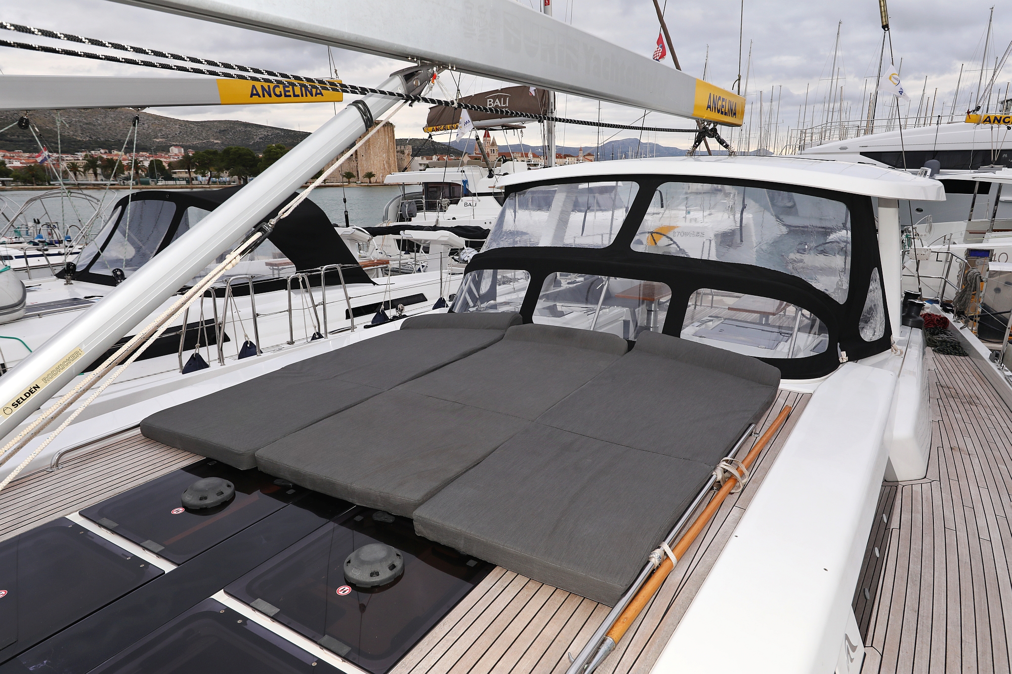 Hanse 588 - 5 + 1 cab. — photo 12