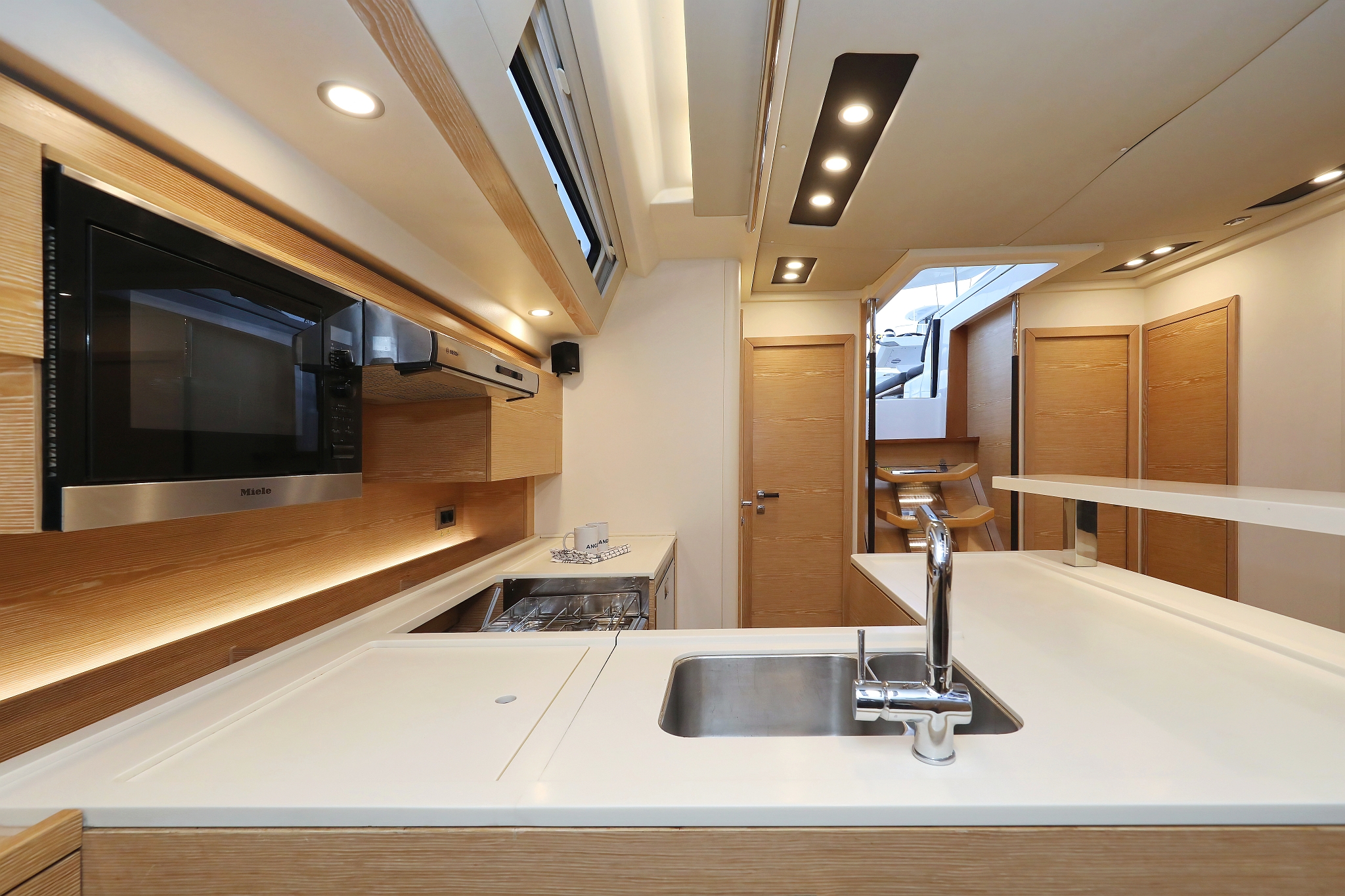Hanse 588 - 5 + 1 cab. — photo 15