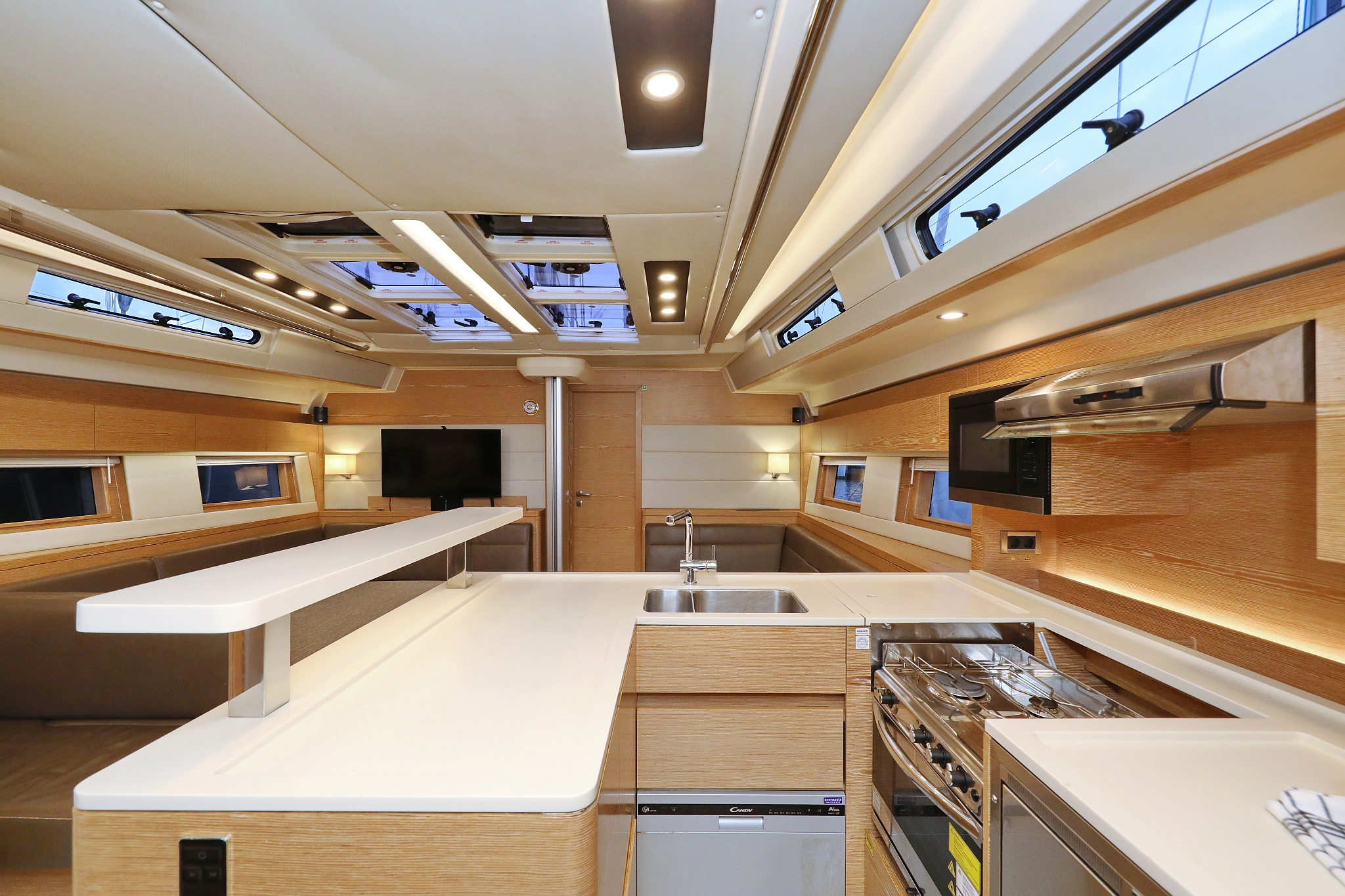 Hanse 588 - 5 + 1 cab. — photo 17