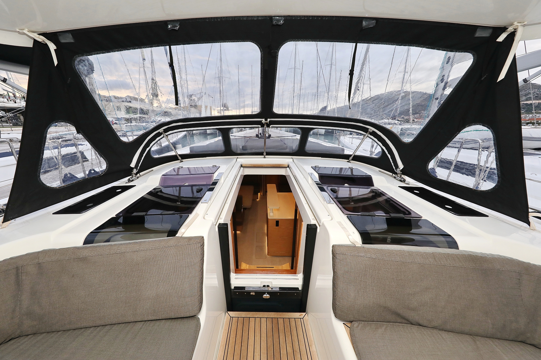 Hanse 588 - 5 + 1 cab. — photo 40