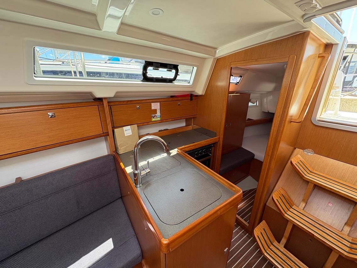 Bavaria Cruiser 34 — photo 8