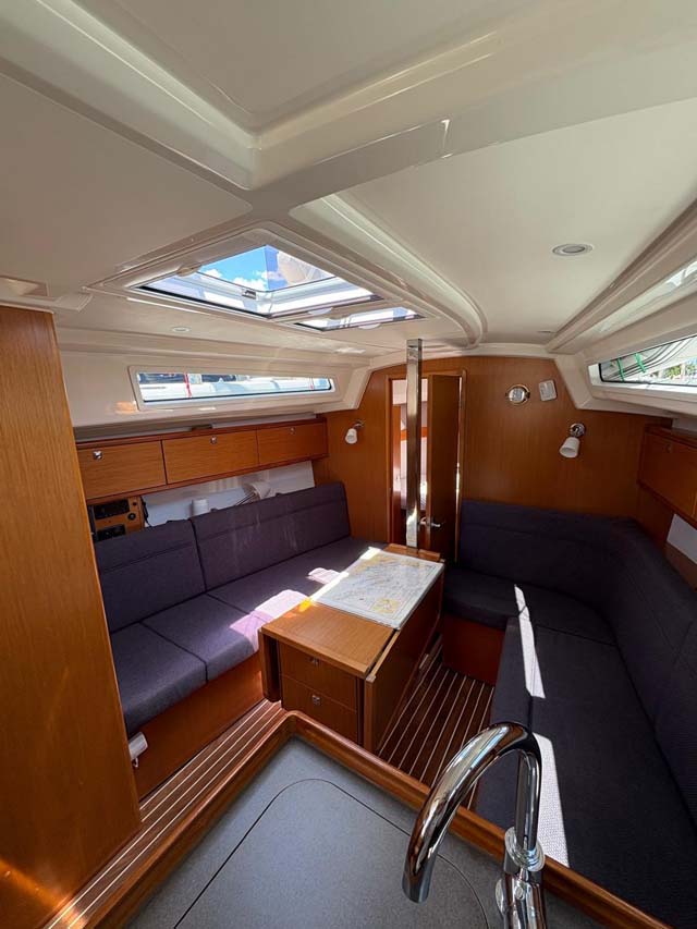 Bavaria Cruiser 34 — photo 9