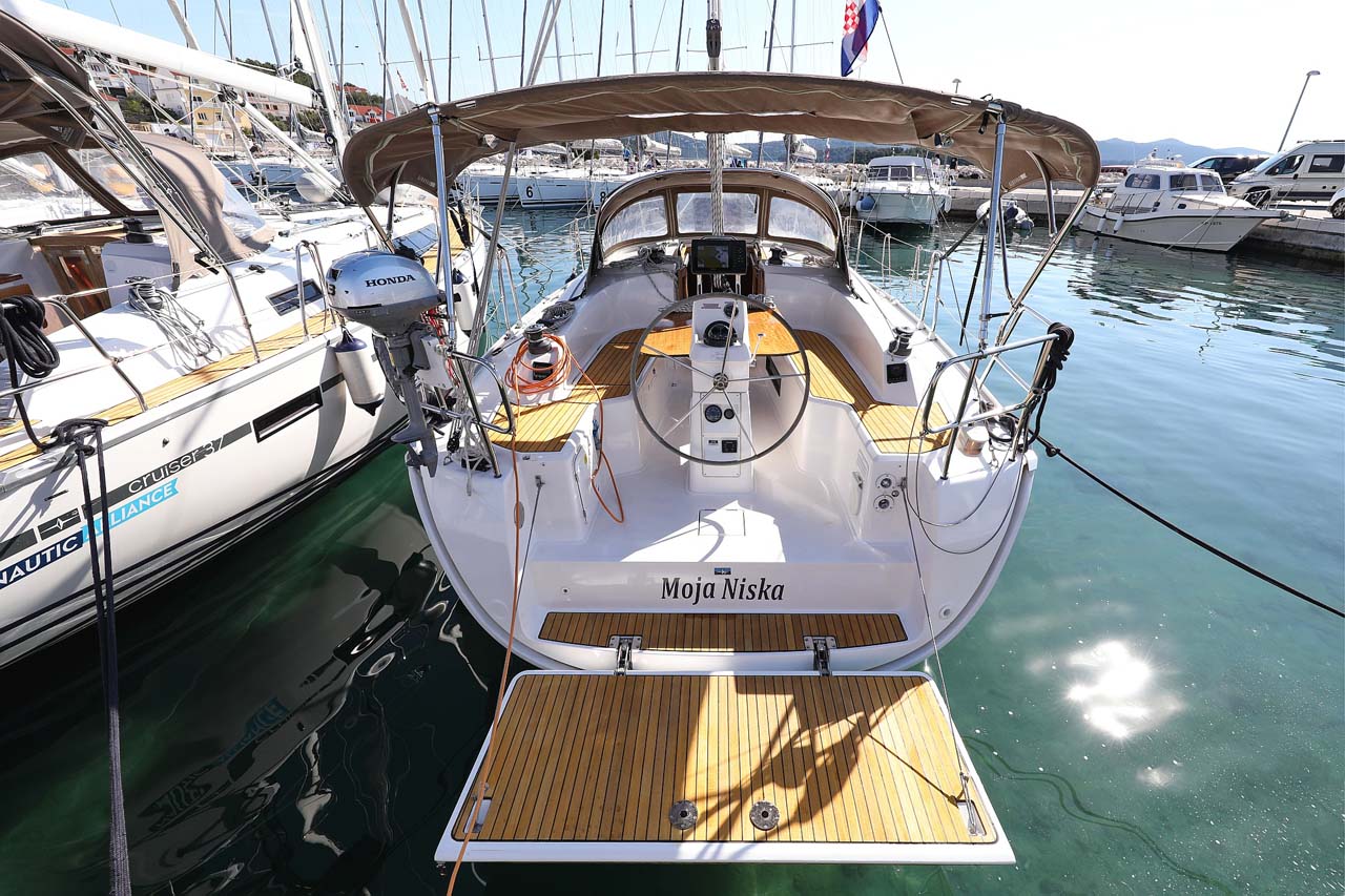 Bavaria Cruiser 33 — photo 1