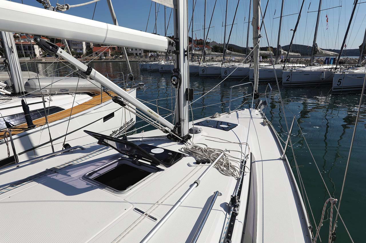 Bavaria Cruiser 33 — photo 4