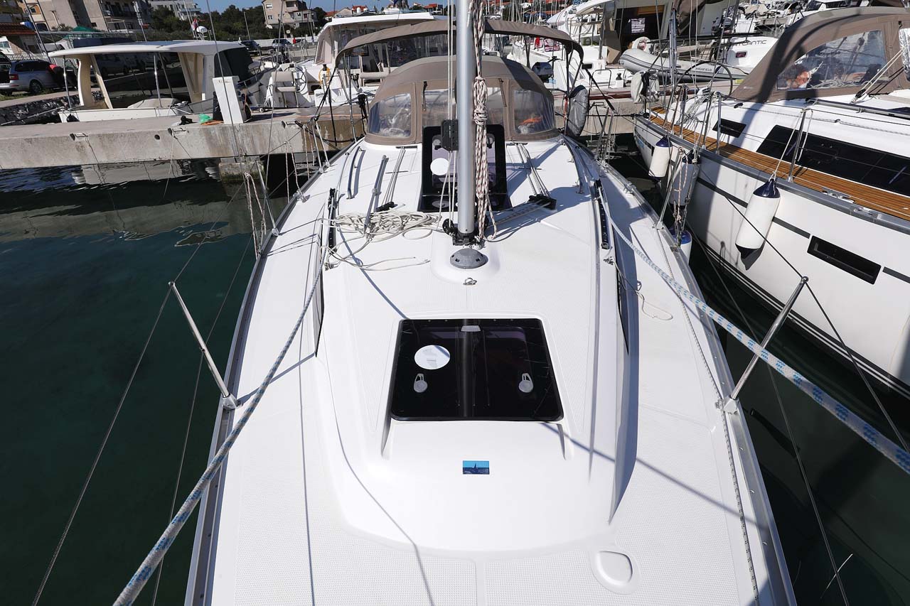 Bavaria Cruiser 33 — photo 6