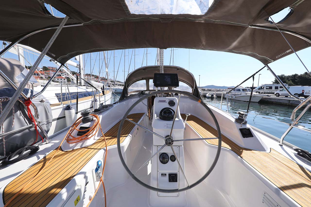 Bavaria Cruiser 33 — photo 8