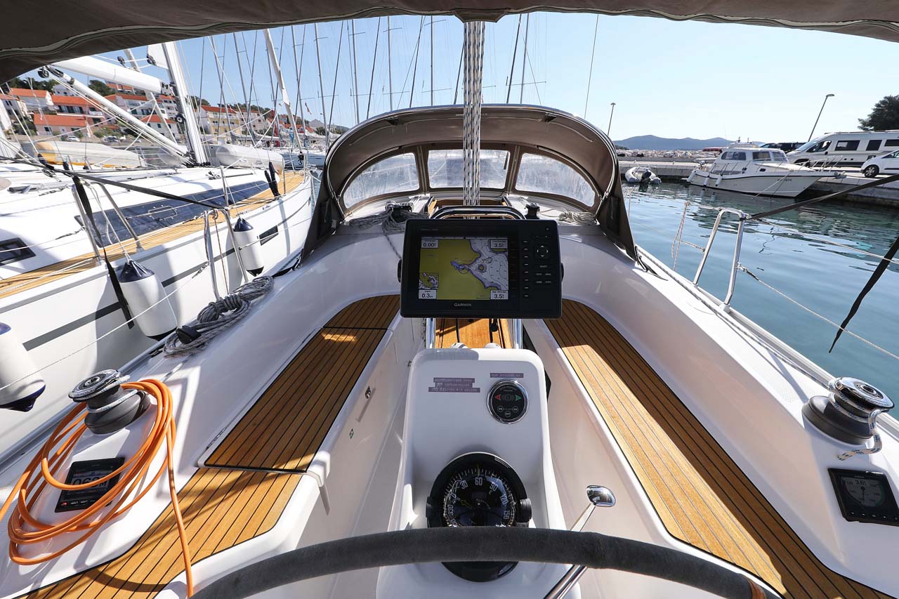 Bavaria Cruiser 33 — photo 9