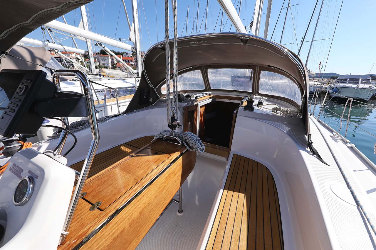 Bavaria Cruiser 33 — photo 10