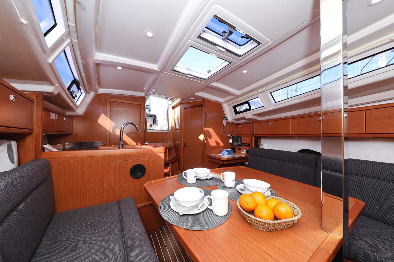 Bavaria Cruiser 33 — photo 14