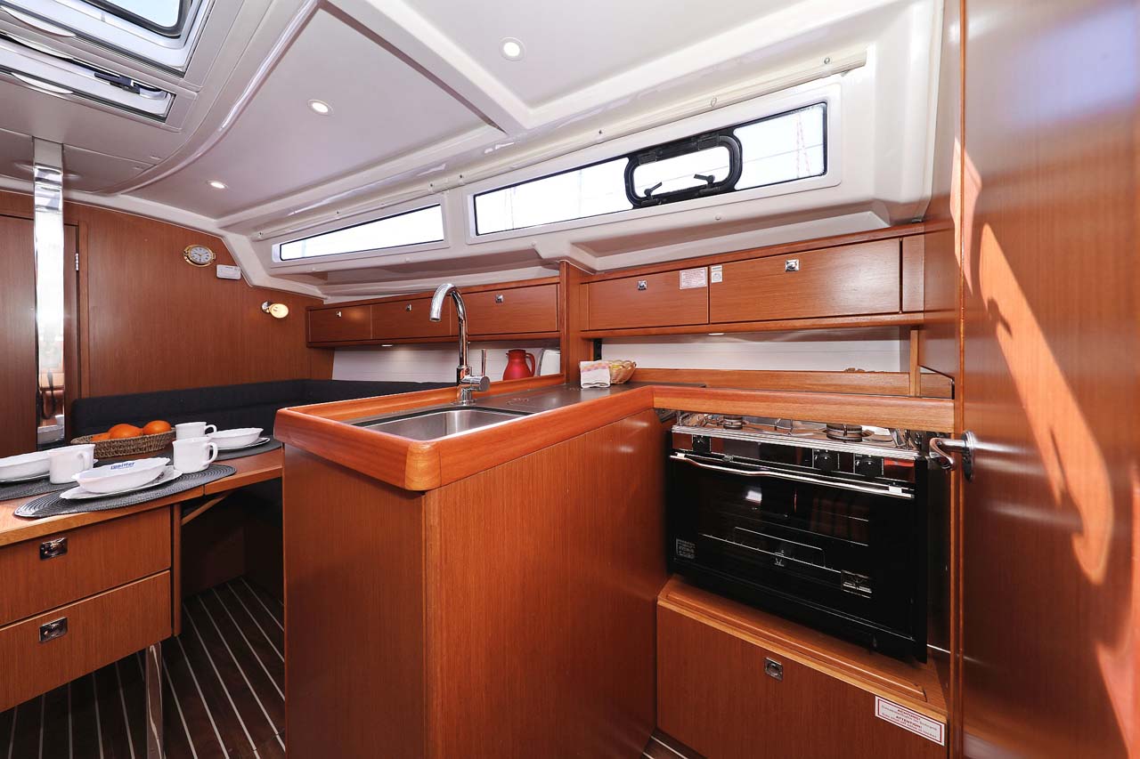 Bavaria Cruiser 33 — photo 15