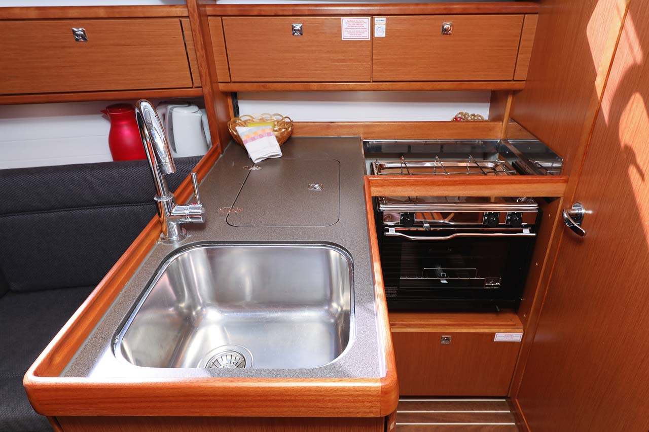 Bavaria Cruiser 33 — photo 16