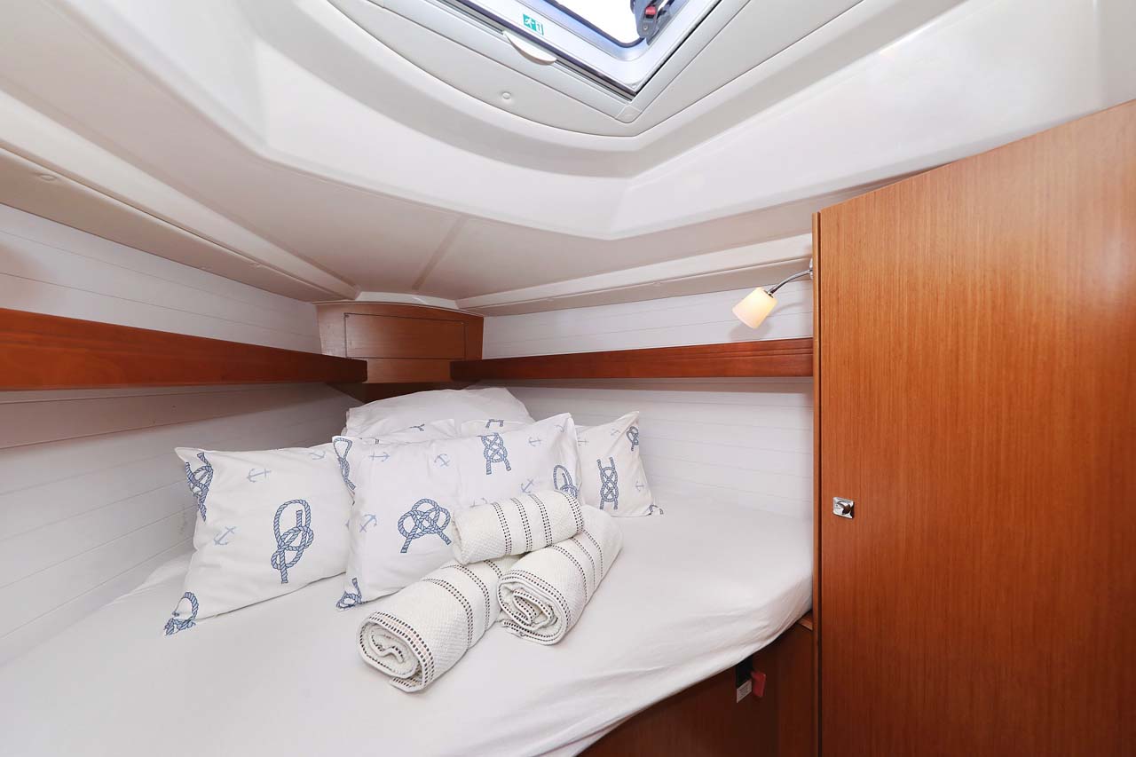 Bavaria Cruiser 33 — photo 19
