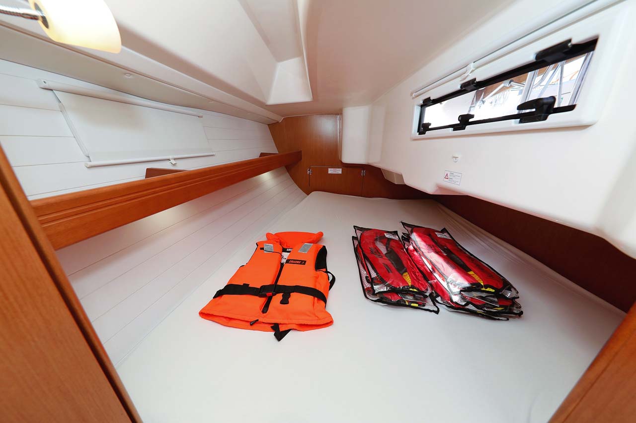 Bavaria Cruiser 33 — photo 22