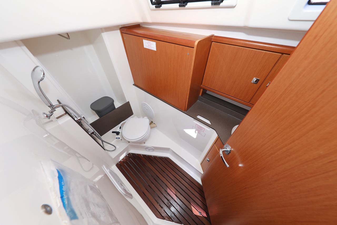 Bavaria Cruiser 33 — photo 23