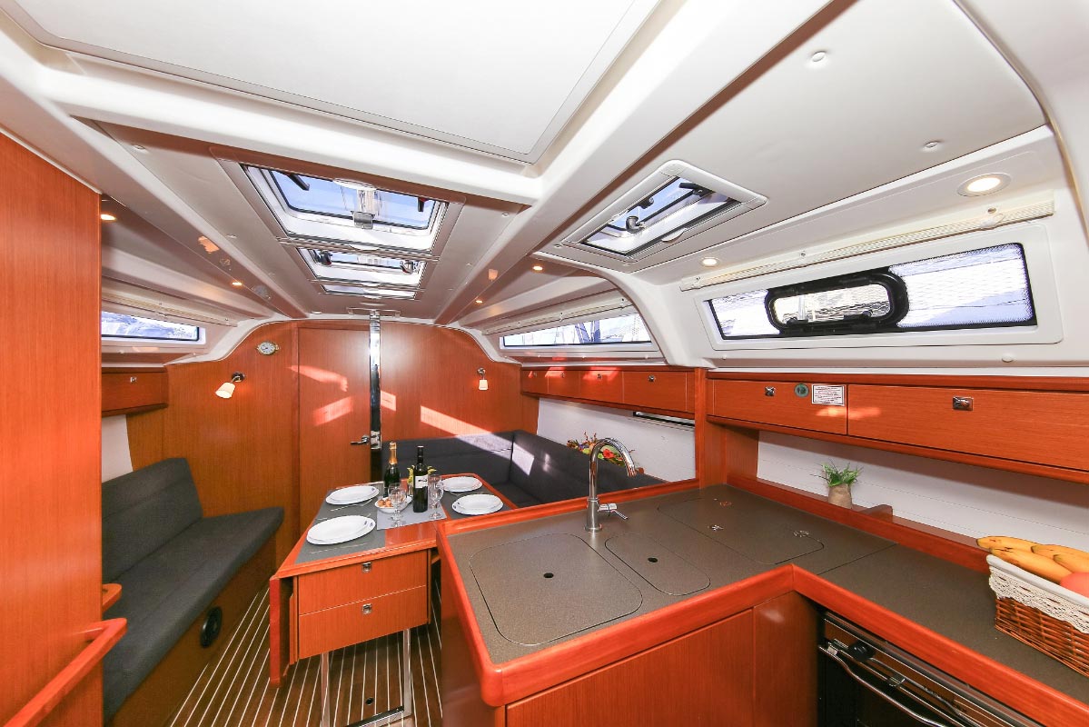 Bavaria Cruiser 37 - 3 cab. — photo 12