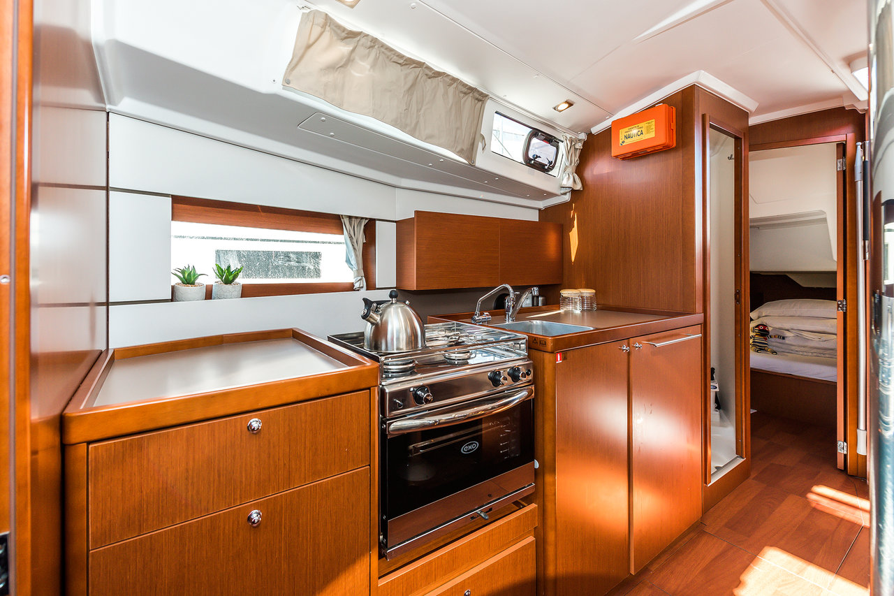 Oceanis 38.1 — photo 11