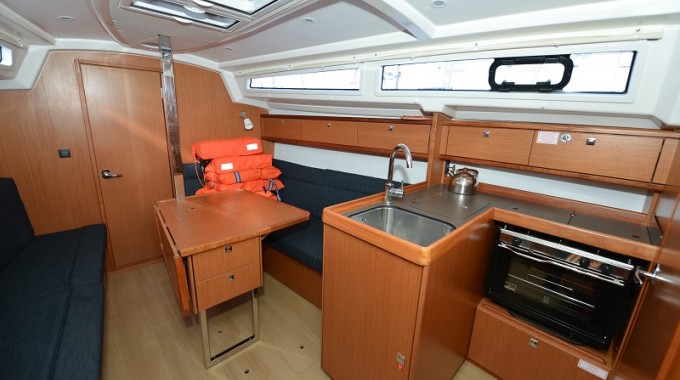 Bavaria Cruiser 33 — photo 8