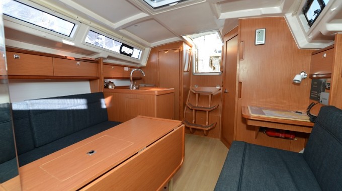 Bavaria Cruiser 33 — photo 9