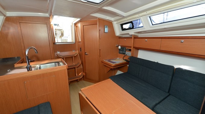 Bavaria Cruiser 33 — photo 10