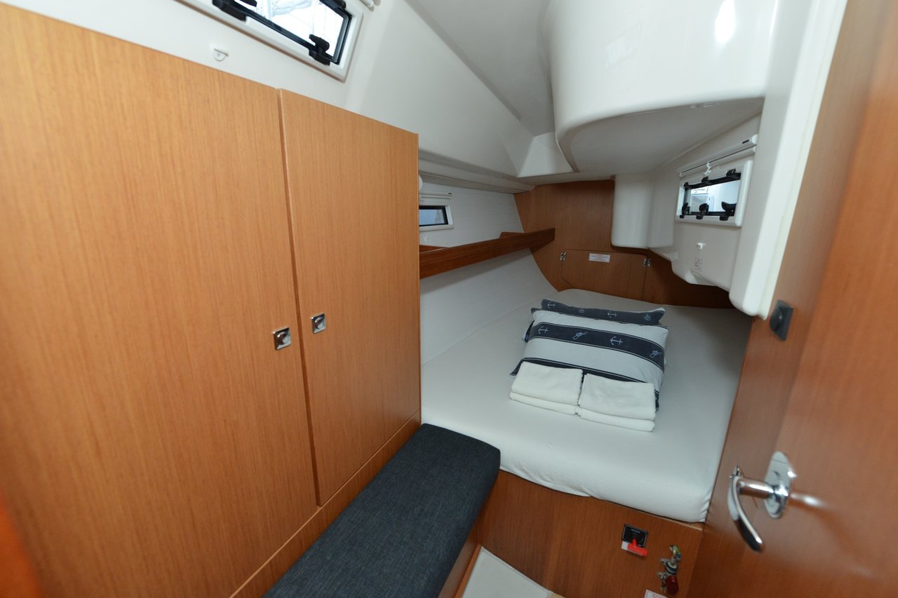 Bavaria Cruiser 33 — photo 12