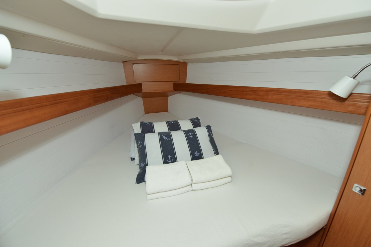 Bavaria Cruiser 33 — photo 13