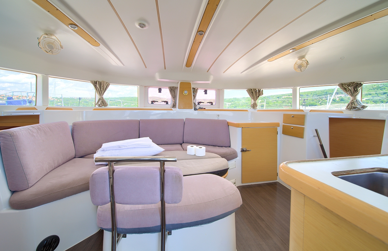 Lagoon 380 - 4 + 2 cab. — photo 9