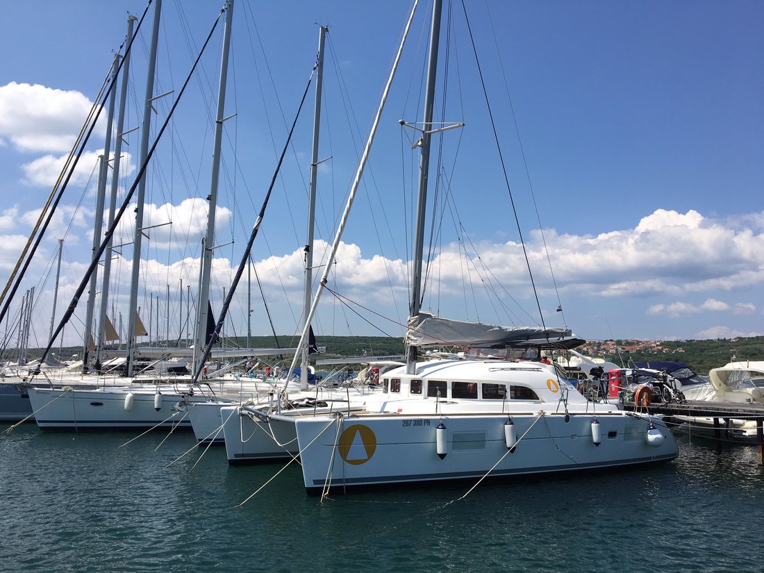 Lagoon 380 - 4 + 2 cab. — photo 13