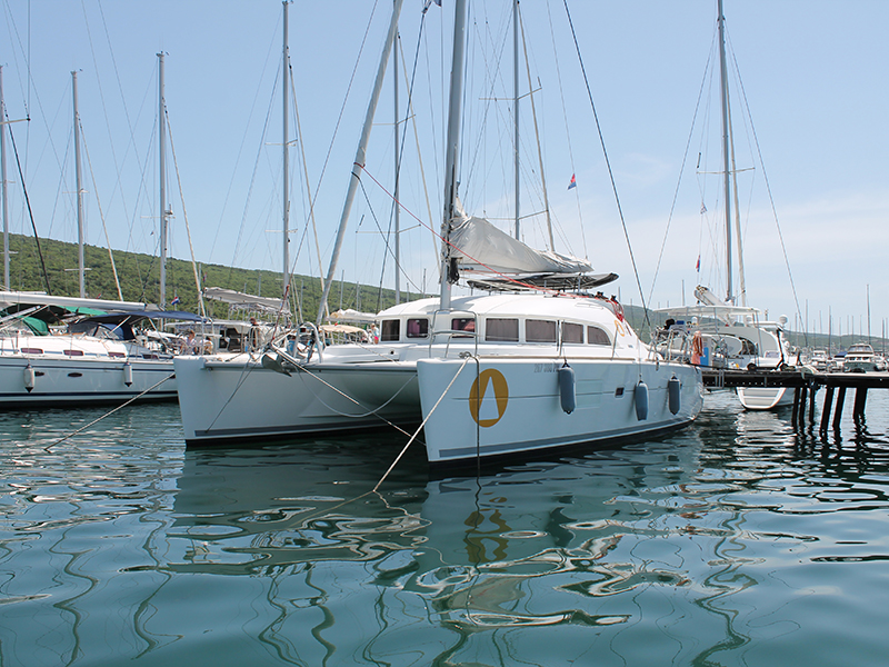 Lagoon 380 - 4 + 2 cab. — photo 14