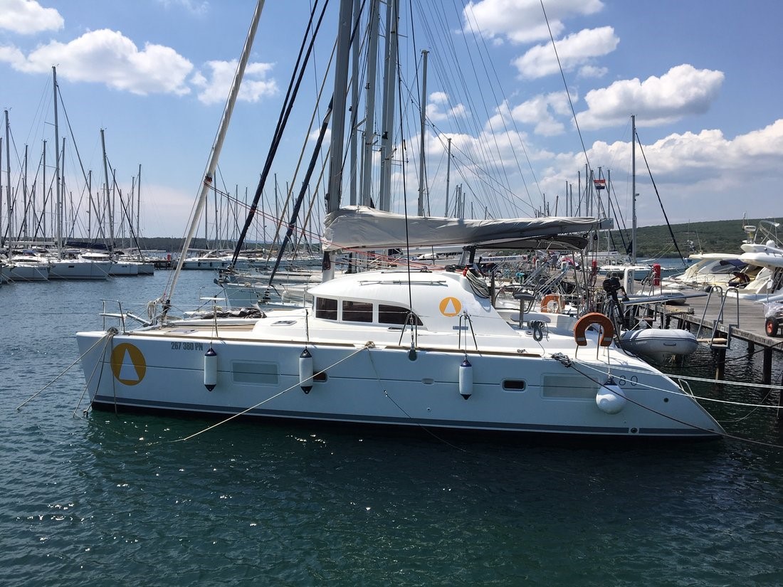 Lagoon 380 - 4 + 2 cab. — photo 15