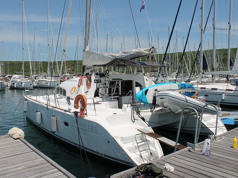 Lagoon 380 - 4 + 2 cab. — photo 16