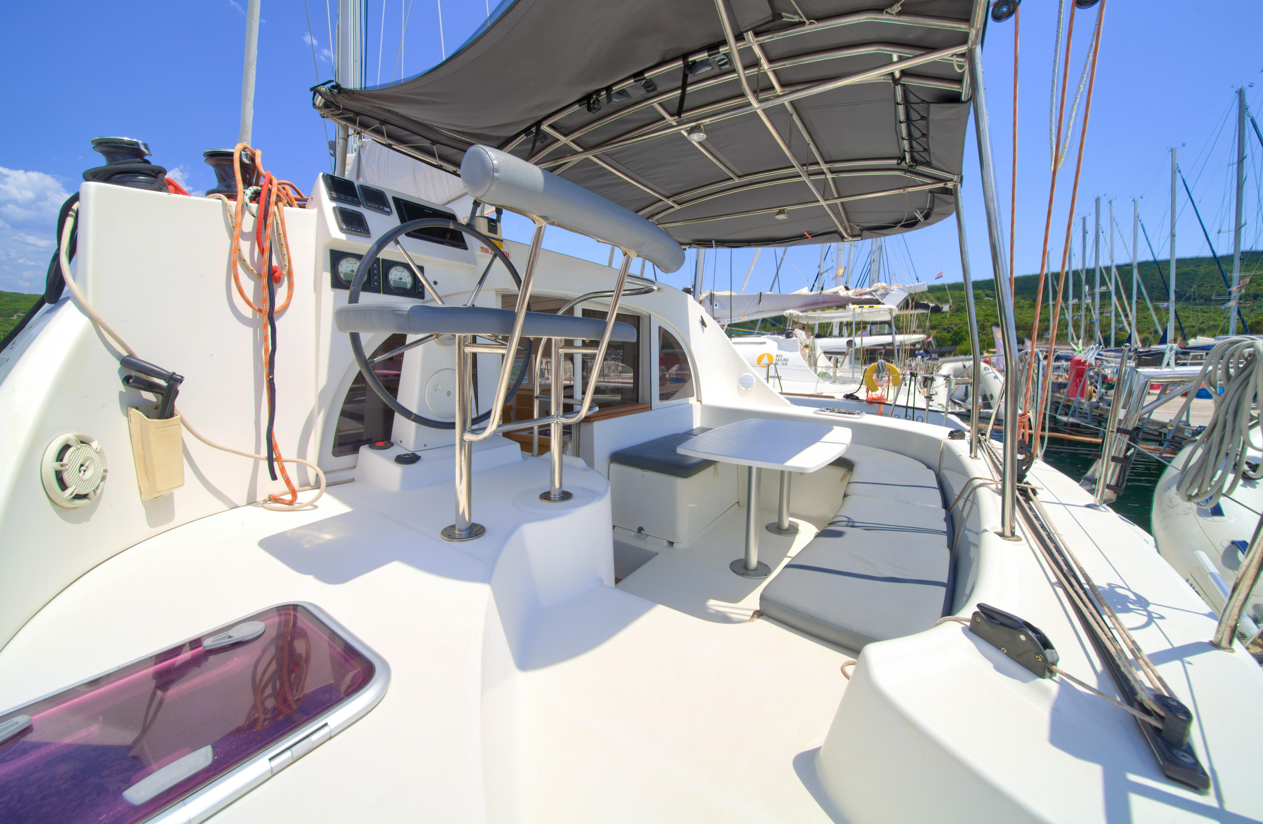 Lagoon 380 - 4 + 2 cab. — photo 18