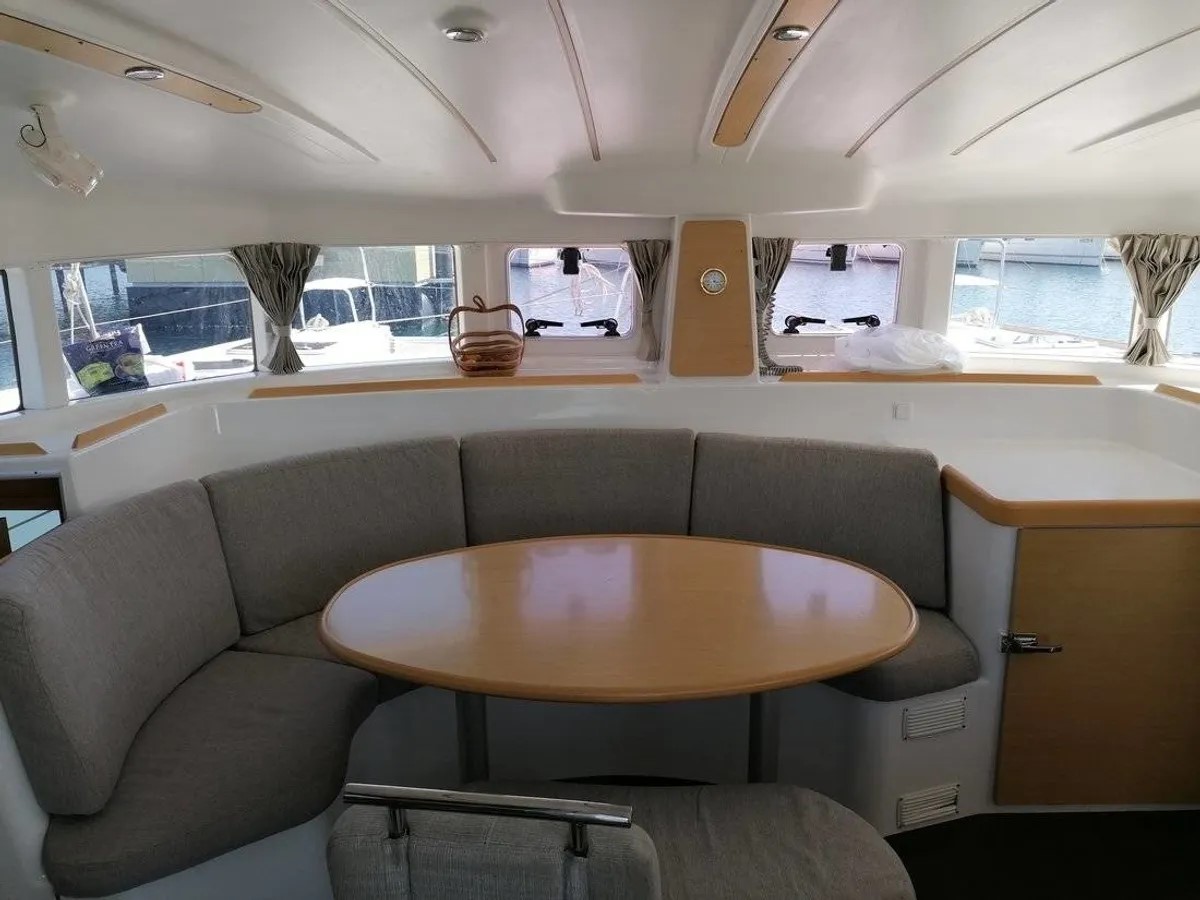 Lagoon 380 - 4 + 2 cab. — photo 22