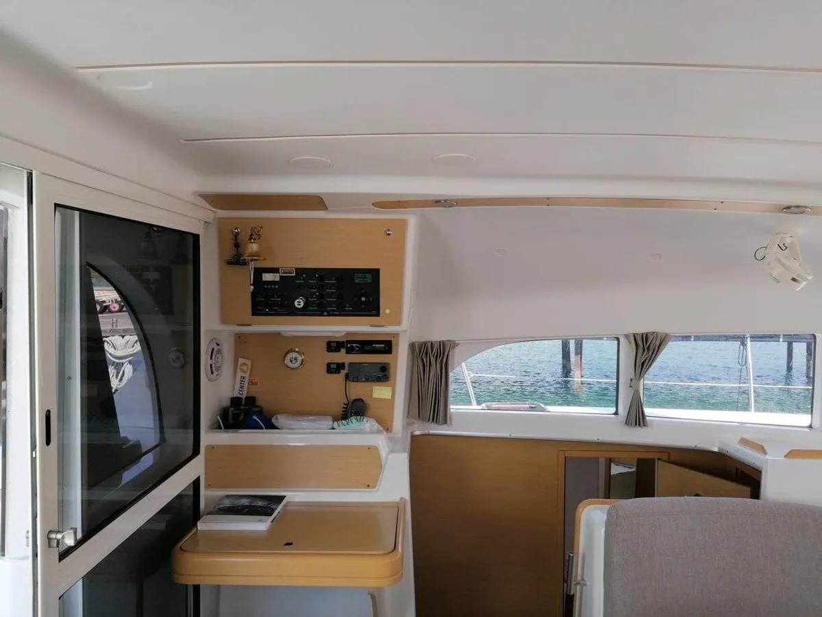 Lagoon 380 - 4 + 2 cab. — photo 23