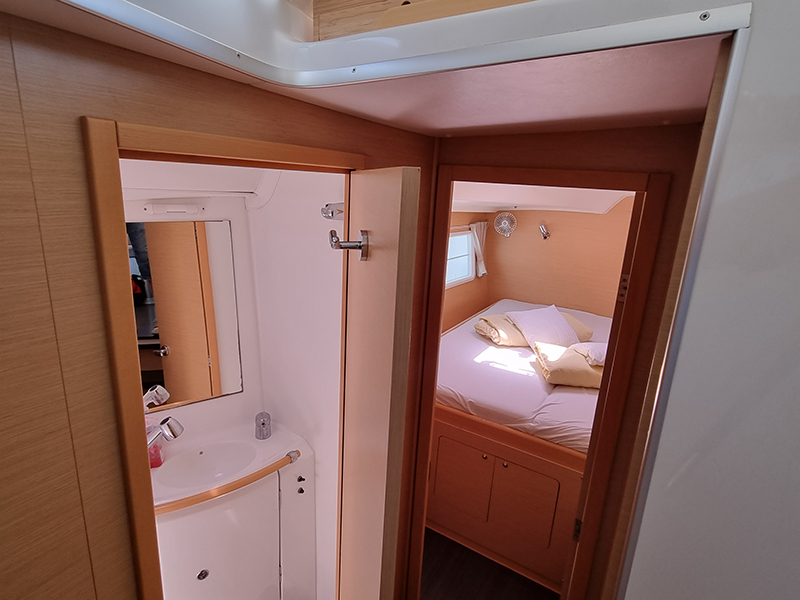 Lagoon 380 - 4 + 2 cab. — photo 27