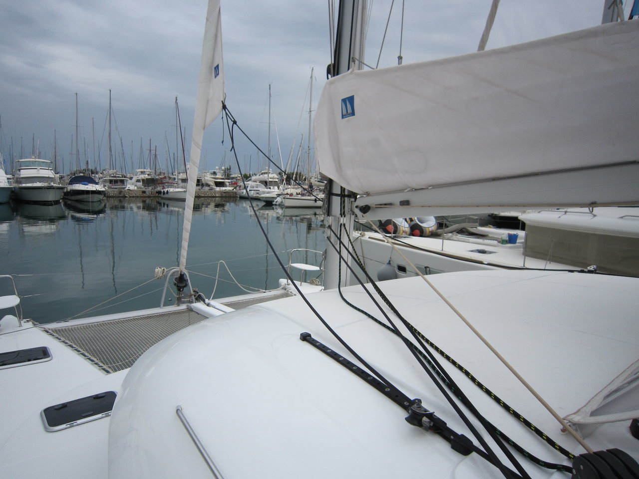Lagoon 380 - 4 cab. — photo 3