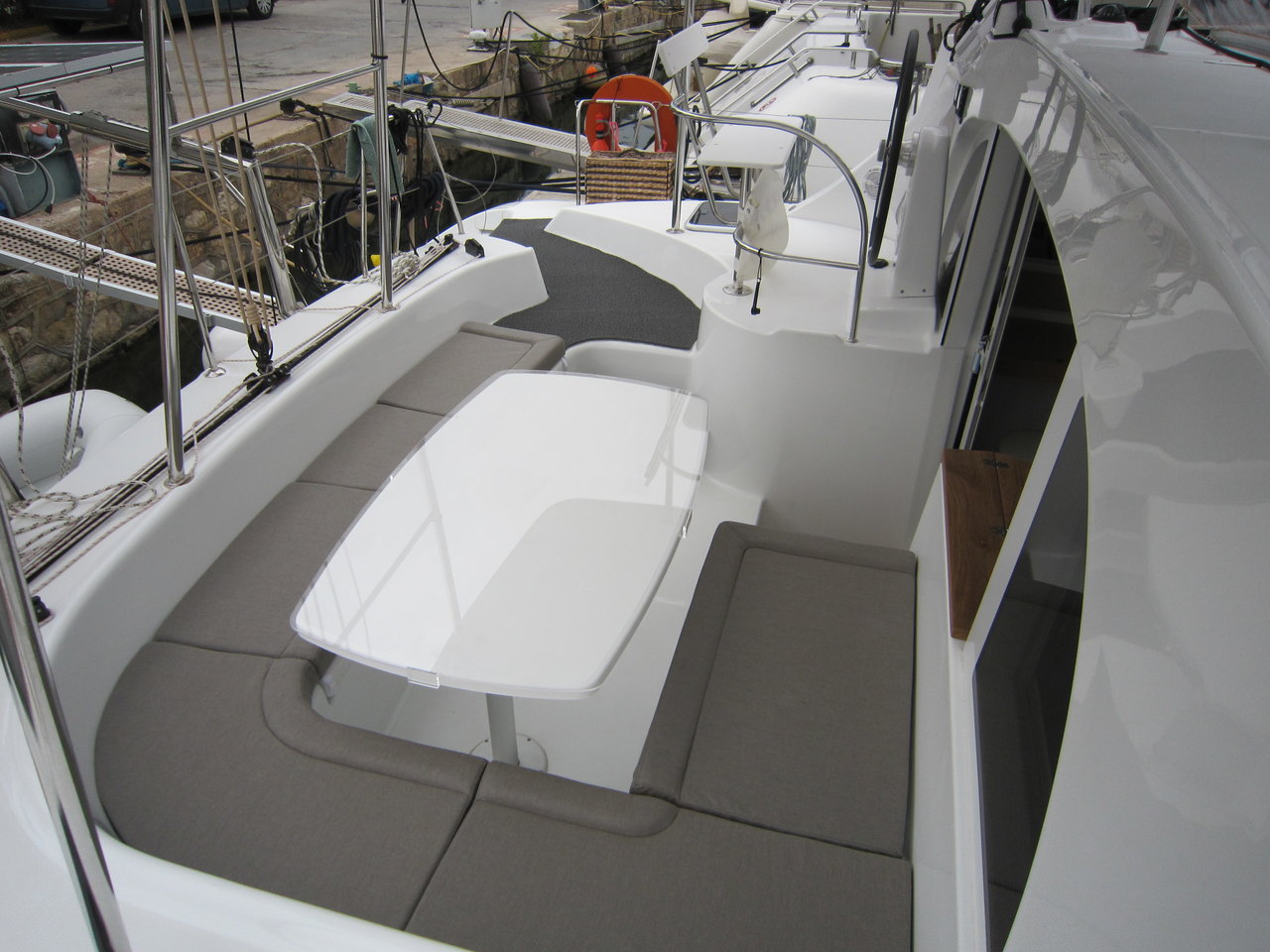 Lagoon 380 - 4 cab. — photo 6