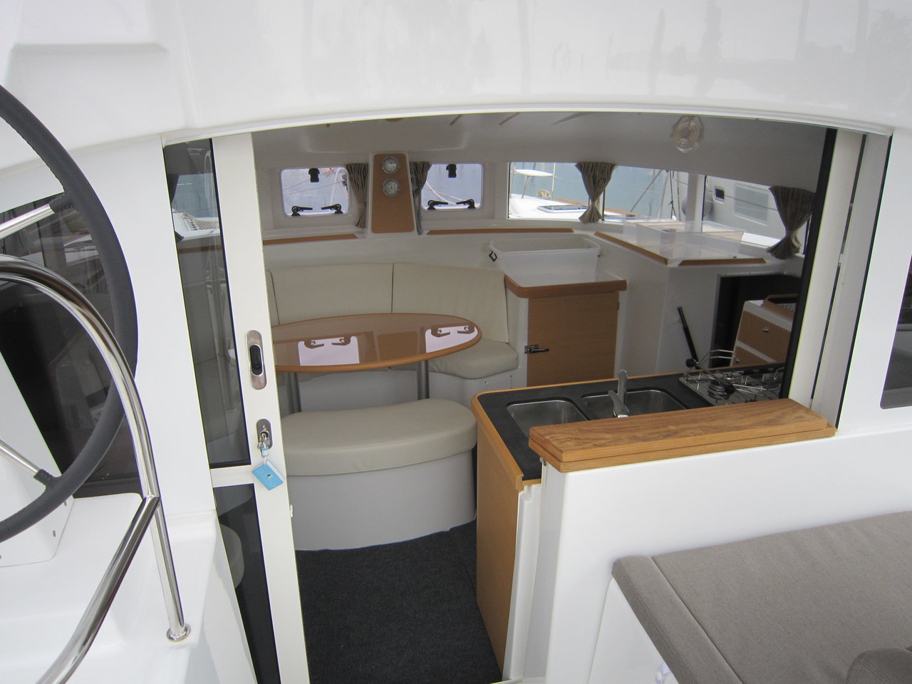 Lagoon 380 - 4 cab. — photo 8