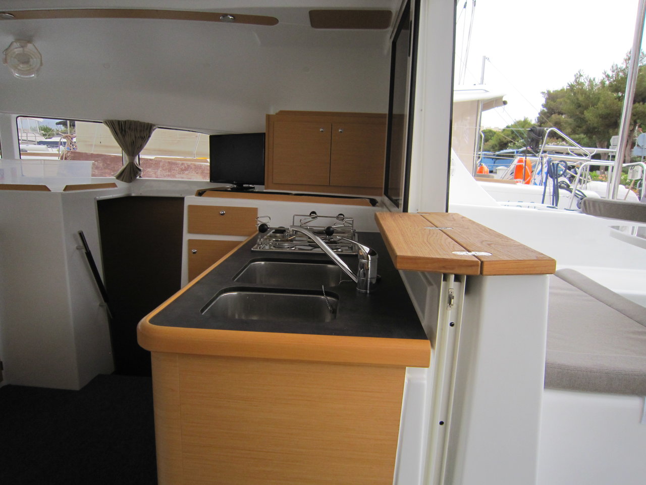 Lagoon 380 - 4 cab. — photo 13