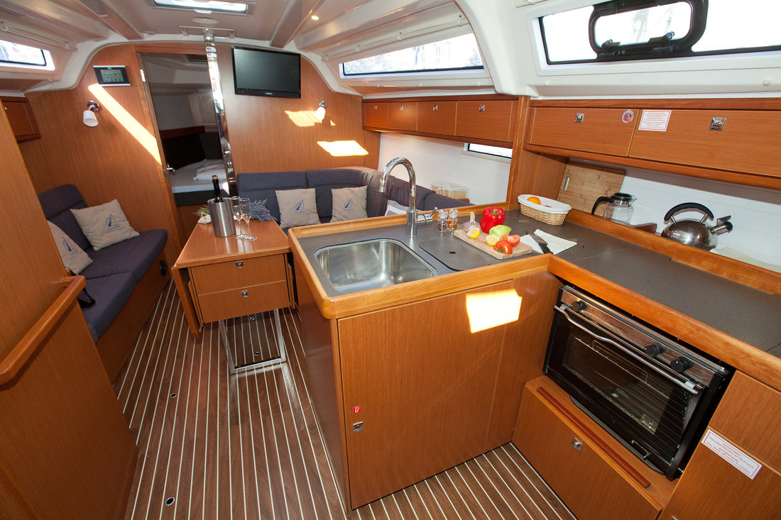 Bavaria Cruiser 37 - 3 cab. — photo 17