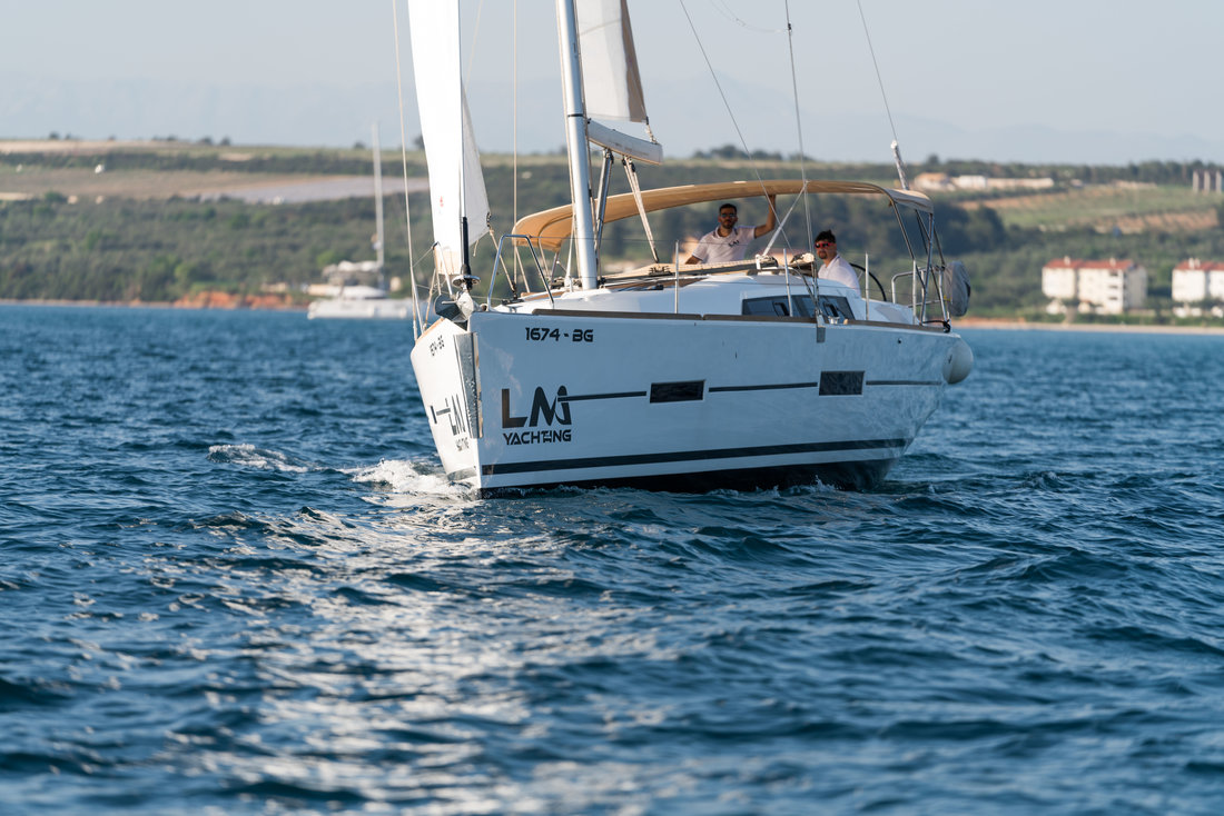 Dufour 382 GL — photo 8